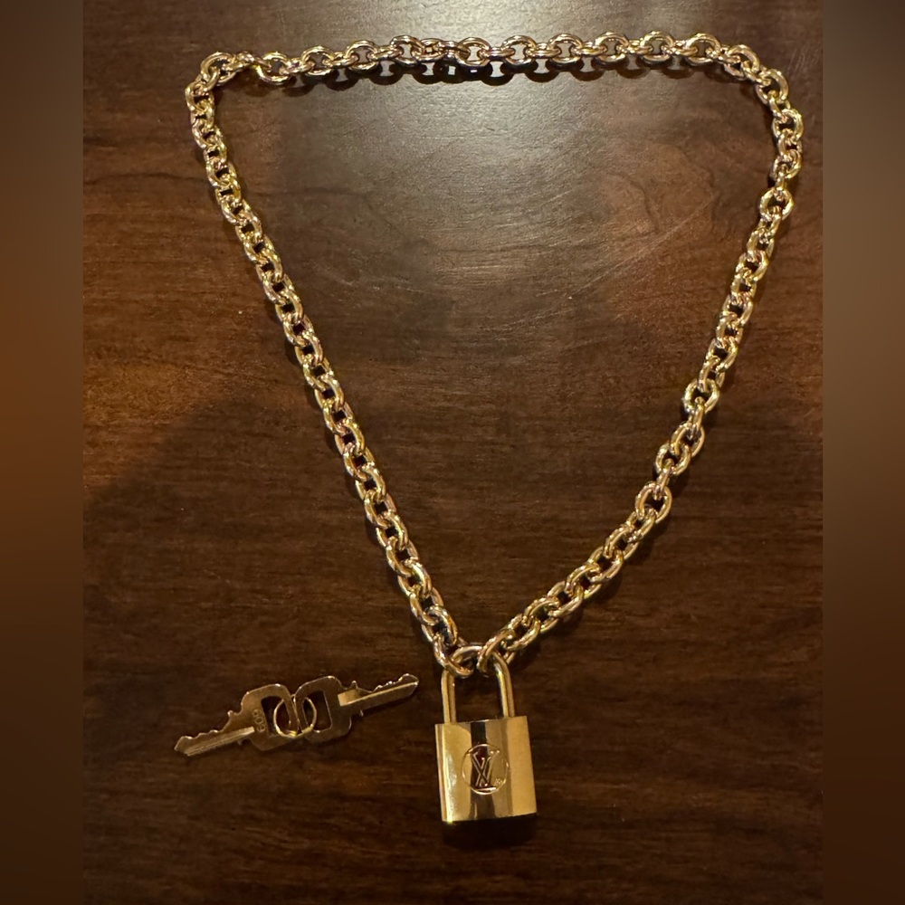LV Edge lock and key necklace